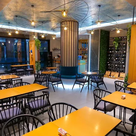 Ξενοδοχείο με διαμερίσματα The Peak & Lounge *