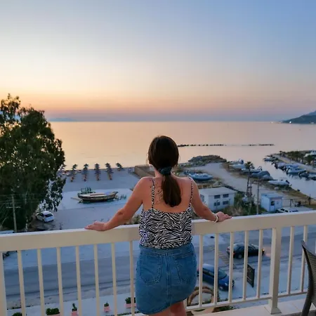 Ξενοδοχείο με διαμερίσματα The Peak & Lounge *