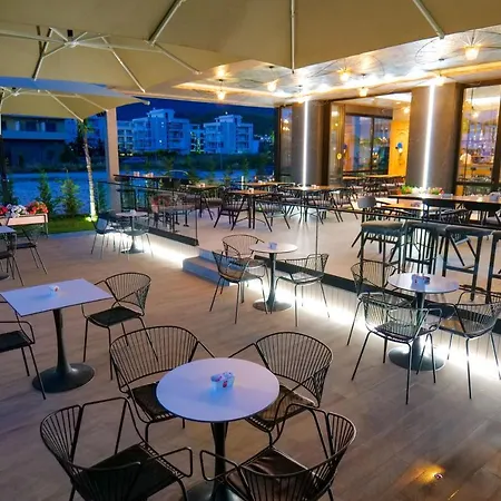 The Peak & Lounge Radhimë