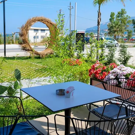 Ξενοδοχείο με διαμερίσματα The Peak & Lounge *