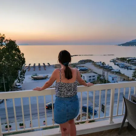 The Peak & Lounge Apartahotel Radhimë