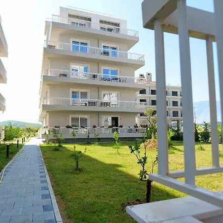 The Peak & Lounge Apartahotel Radhimë