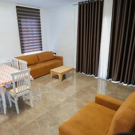 Apartahotel The Peak & Lounge Radhimë