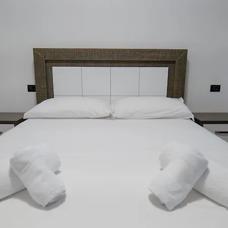 Apartahotel The Peak & Lounge Radhimë
