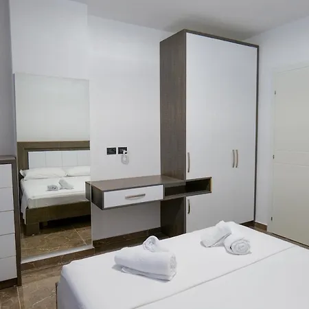 Apartahotel The Peak & Lounge