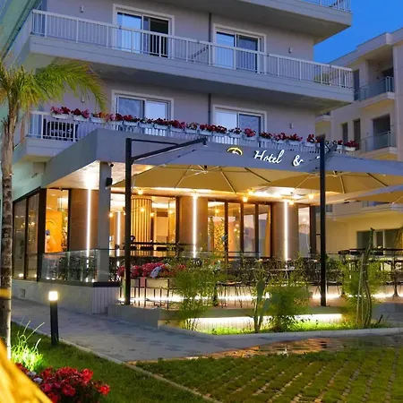 Apartahotel The Peak & Lounge