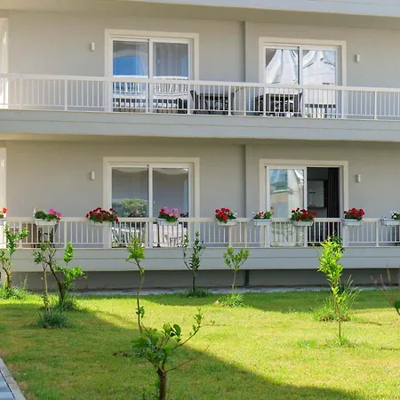 Apartahotel The Peak & Lounge Radhimë