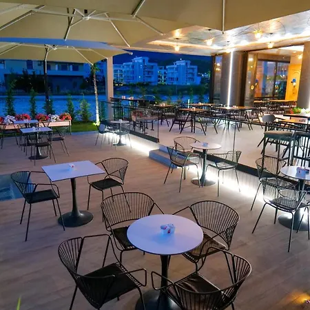 Apartahotel The Peak & Lounge Radhimë