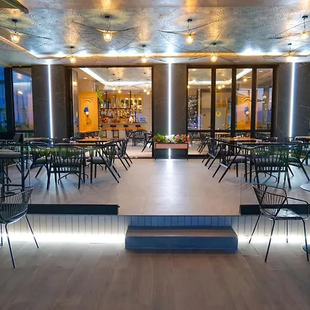 Apartahotel The Peak & Lounge Radhimë
