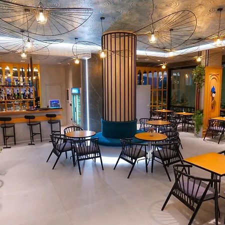 The Peak & Lounge *
