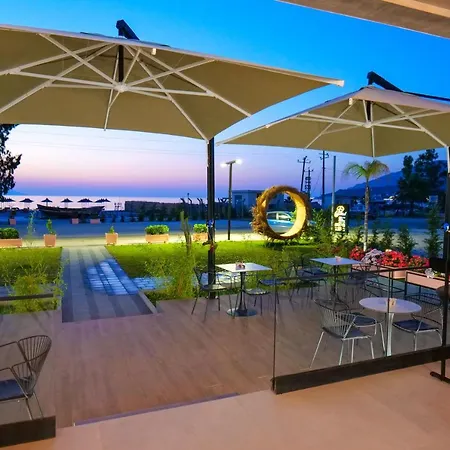 Apartahotel The Peak & Lounge