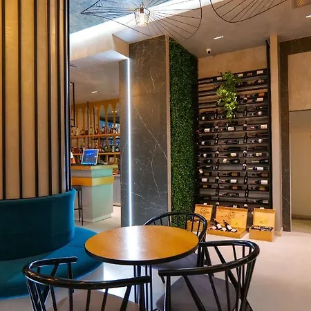 Apartahotel The Peak & Lounge *